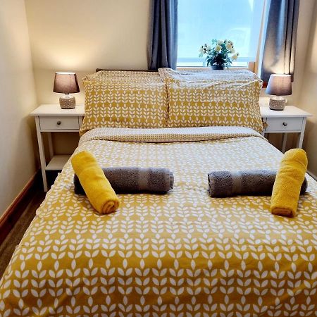 אינברנס Caledonian 2 Bedroom Free Parking מראה חיצוני תמונה