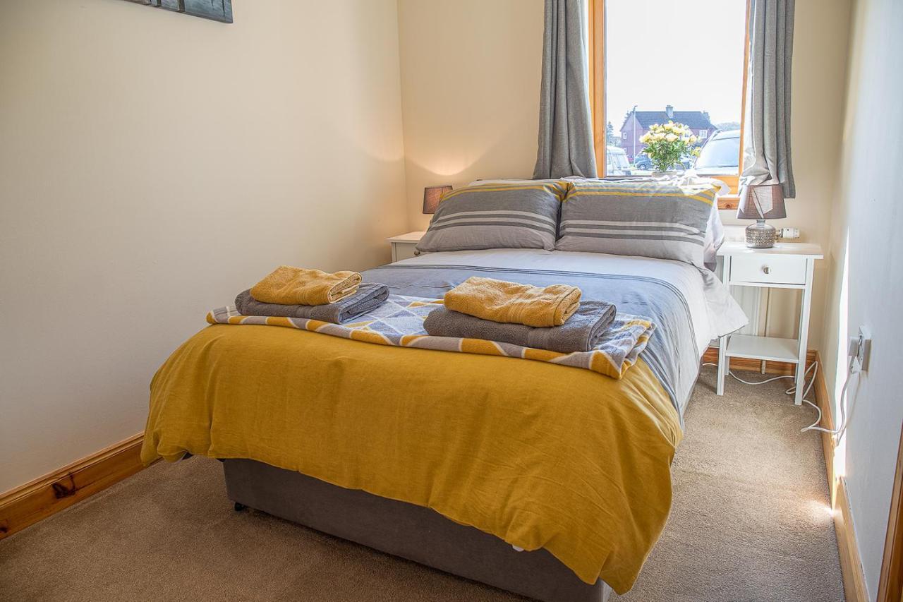 אינברנס Caledonian 2 Bedroom Free Parking מראה חיצוני תמונה