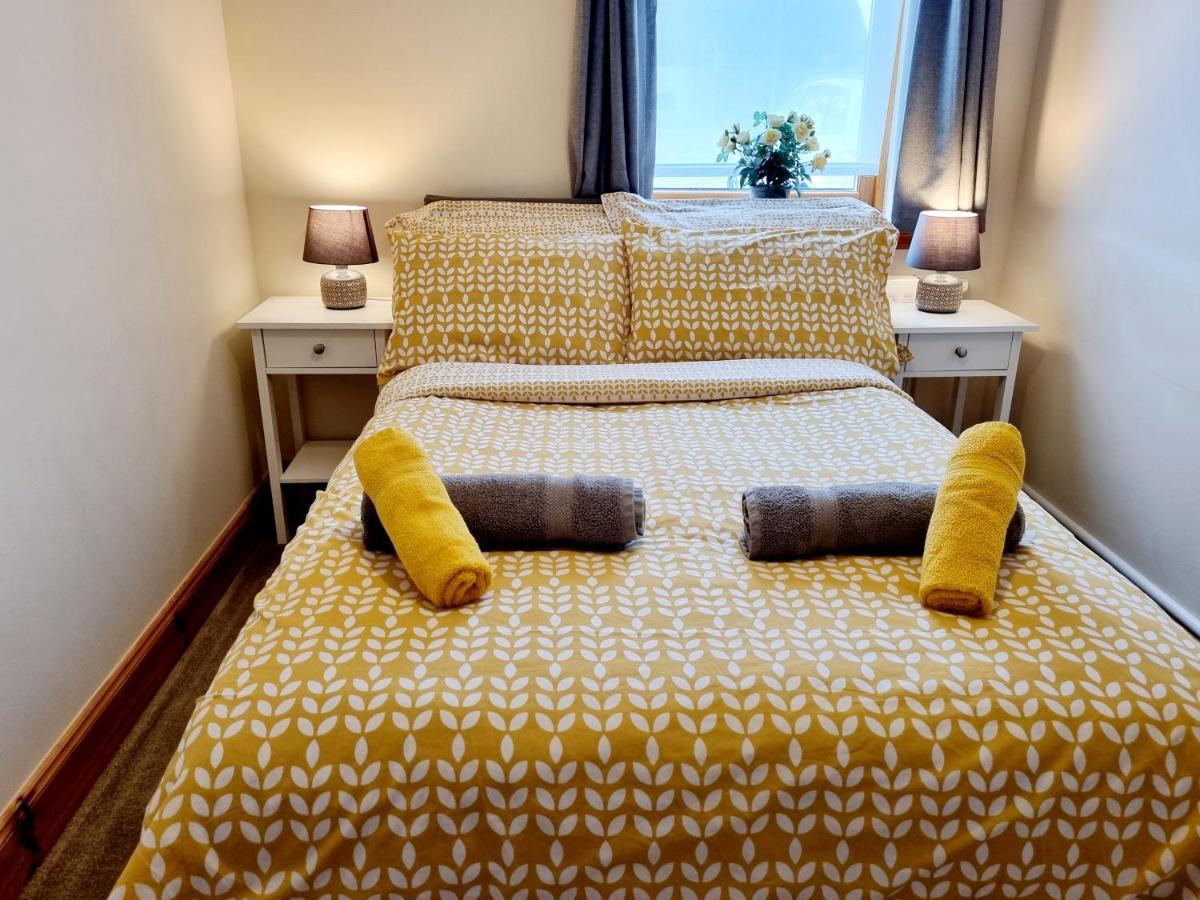 אינברנס Caledonian 2 Bedroom Free Parking מראה חיצוני תמונה